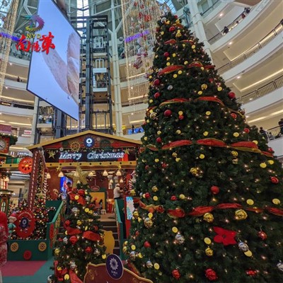 Coed Nadolig Twr Giant